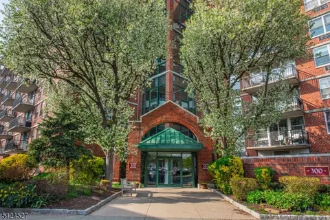 300 Main St #704, Little Falls, NJ 07424