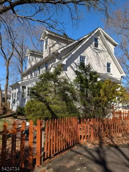 4 New Amwell Rd, Hillsborough, NJ 08844