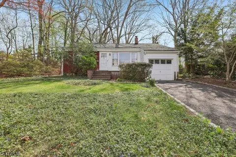 24 Pearl St, Summit, NJ 07901