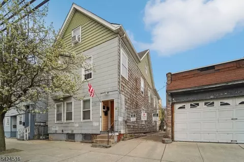 6 4th St, Passaic, NJ 07055