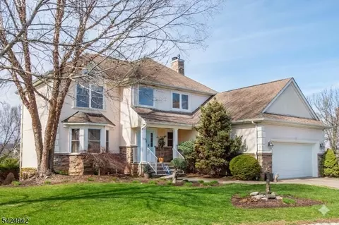 13 Witherwood Dr, Hamburg, NJ 07419