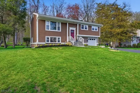 317 Rexland Dr, Boonton, NJ 07005