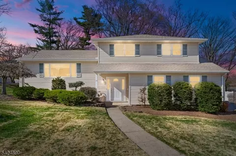 15 Stuckler Ln, Wayne, NJ 07470