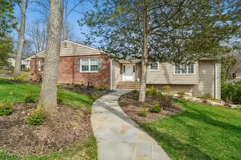 21 Tremont Ter, Livingston, NJ 07039