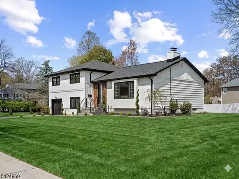 22-35 Radburn Rd, Fair Lawn, NJ 07410