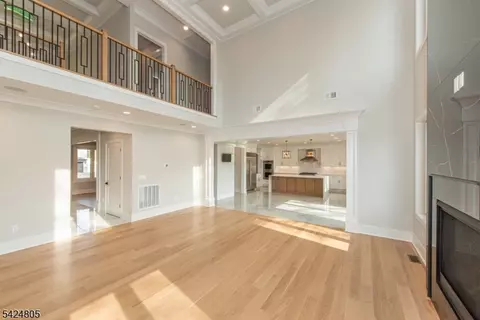 Living - 722 Erie Rd, Paramus, NJ 07652 photo 3 of 7