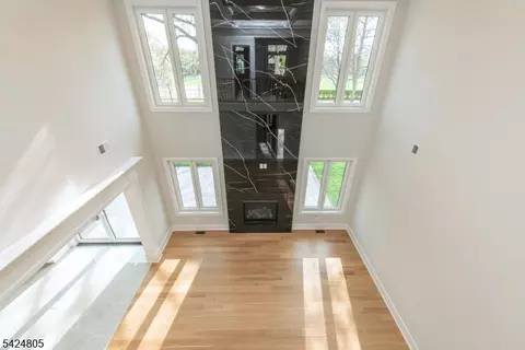 Living - 722 Erie Rd, Paramus, NJ 07652 photo 4 of 7