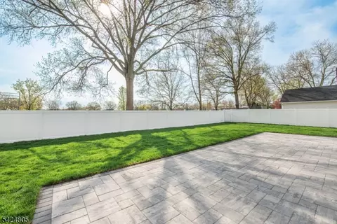 Exterior - 722 Erie Rd, Paramus, NJ 07652 photo 3 of 4