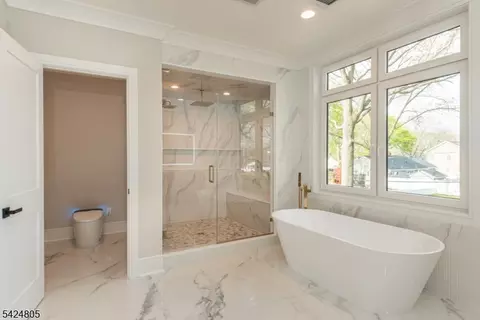 Bath - 722 Erie Rd, Paramus, NJ 07652 photo 3 of 8