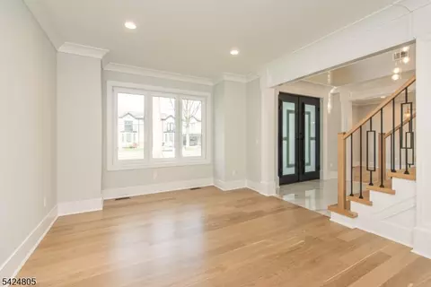 Living - 722 Erie Rd, Paramus, NJ 07652 photo 5 of 7