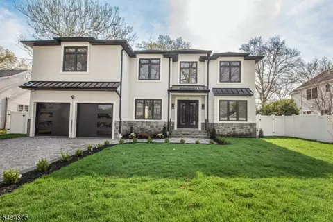 722 Erie Rd, Paramus, NJ 07652