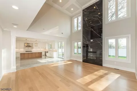 Living - 722 Erie Rd, Paramus, NJ 07652 photo 2 of 7