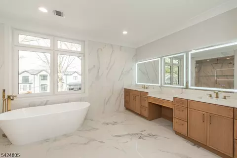 Bath - 722 Erie Rd, Paramus, NJ 07652 photo 5 of 8