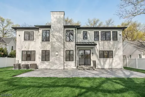 Exterior - 722 Erie Rd, Paramus, NJ 07652 photo 4 of 4