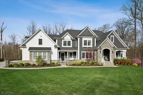 17 Countryside Ln, Warren, NJ 07059