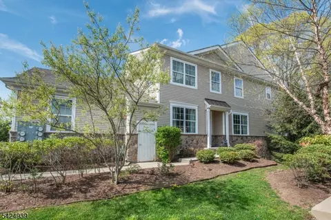 37 Mc Nish Way, Caldwell, NJ 07006