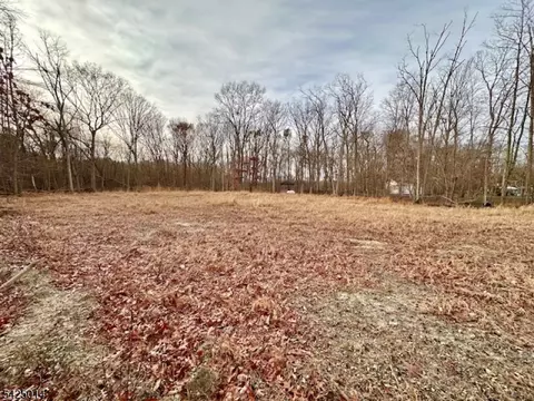 570 Ticetown Rd, Old Bridge Twp, NJ 08857