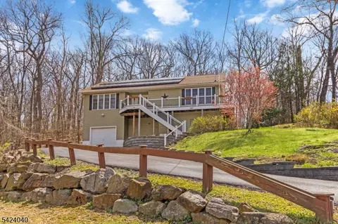 56 Minnisink Rd # A, Lake Hopatcong, NJ 07849