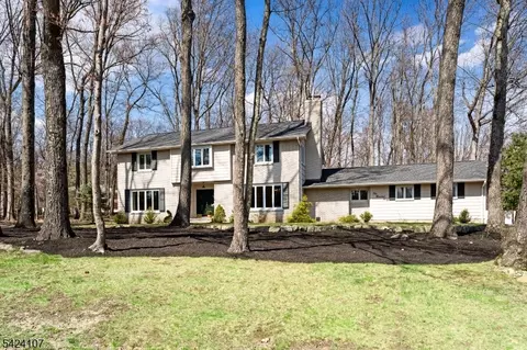 140 Flintlock Rd, Morris Plains, NJ 07950