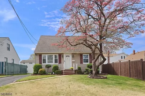722 Pine St, Roselle Park, NJ 07204