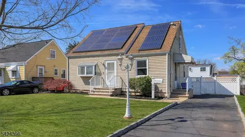 333 Giles Ave, Middlesex, NJ 08846