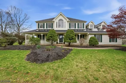 44 Roanoke Rd, Belle Mead, NJ 08502