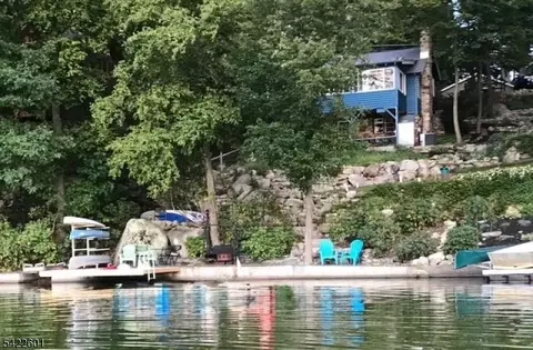 1193 Lakeside Dr E, Highland Lakes, NJ 07422