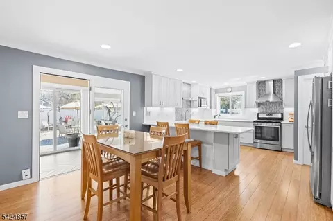 42 Lake Blvd, Aberdeen Twp, NJ 07747