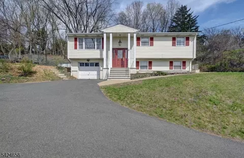 1006 Black Oak Ridge Rd, Wayne, NJ 07470