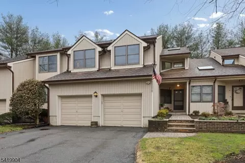7 Valen Ct, Franklin Lakes, NJ 07417