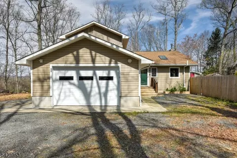 11 Mt Crest Rd, Jefferson, NJ 07438