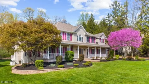 9 Hartley Ct, Milford, NJ 08848