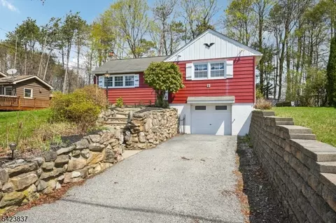 9 Cottonwood Ct, Hardyston, NJ 07460