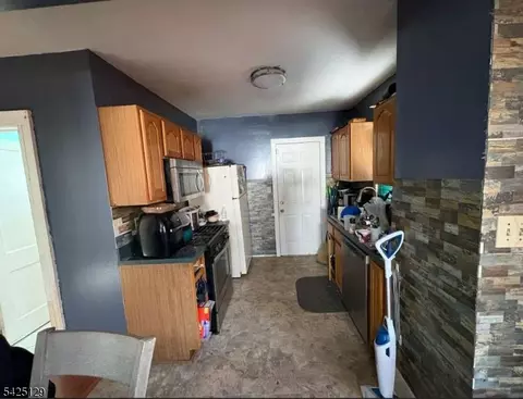 148-150 Pineview Ter, Plainfield, NJ 07062 photo 5