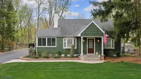 134 W Oak St, Basking Ridge, NJ 07920