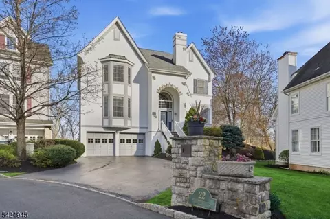 22 Falling Waters, Oakland, NJ 07436