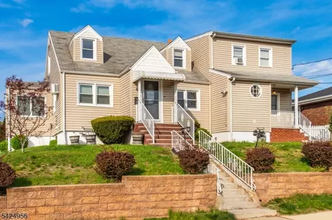 89 Norwood Ave, Lodi, NJ 07644