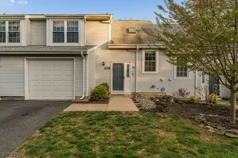 205 Chatsworth Dr, Franklin Twp, NJ 08873