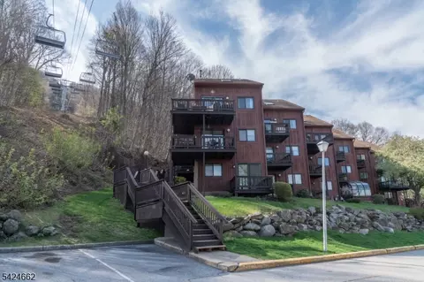 4 Red Lodge Dr #3, Vernon, NJ 07462