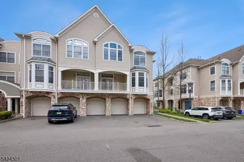 816 Kensington Ln, Livingston, NJ 07039