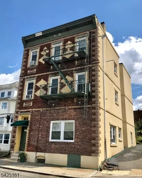 280 Macarthur Ave, Garfield, NJ 07026