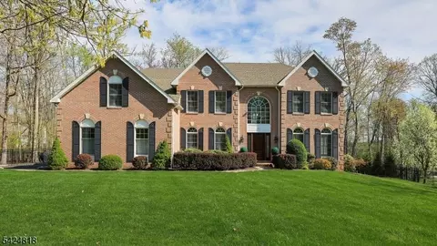 5 Longford Ct, Warren, NJ 07059