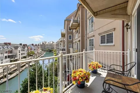 205-32 Shearwater Ct #32, Jersey City, NJ 07305
