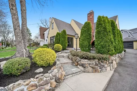 11 Ashton Pl, Glen Rock, NJ 07452