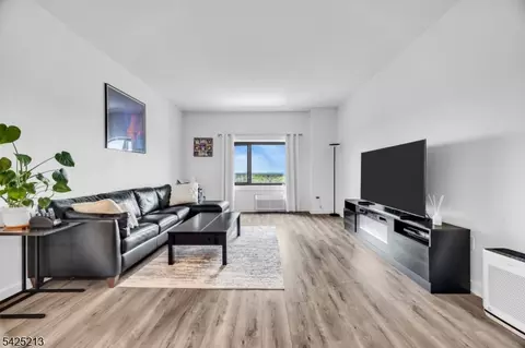 1 Carriage City Plz #1620, Rahway, NJ 07065
