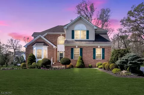 5 Emmons Ct, Bridgewater, NJ 08807