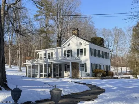 121 Mosle Rd, Far Hills, NJ 07931