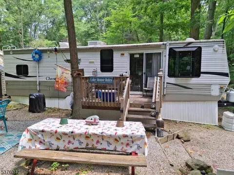 1 Pine Park, Byram Twp, NJ 07821