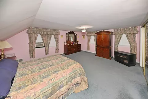 Bedroom - 82 Arnot Pl, Paramus, NJ 07652 photo 2 of 3