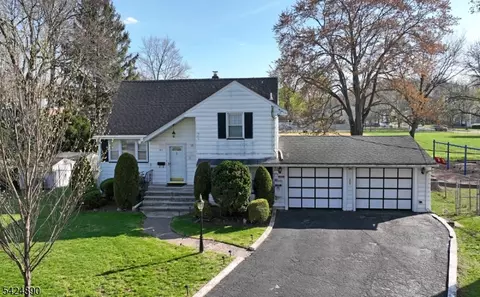 Exterior - 82 Arnot Pl, Paramus, NJ 07652 photo 4 of 9